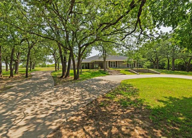 Property at 218 Fairview Ct, Decatur, TX 76234, 4 beds, 5.5 baths