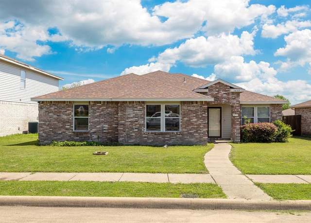 Property at 1435 Greenbrook Dr, Rockwall, TX 75032, 4 beds, 2 baths