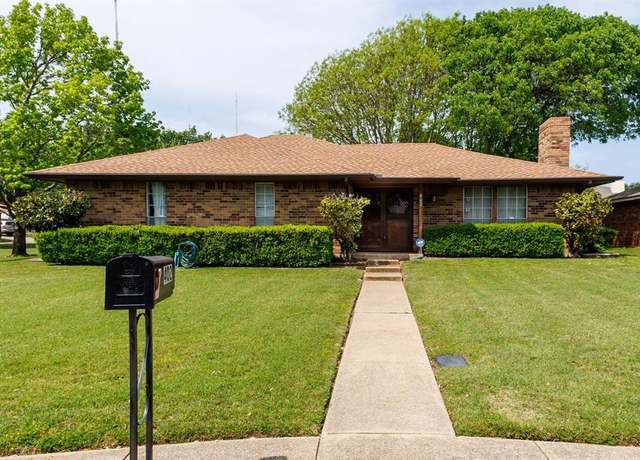Property at 402 Meadow Ridge Dr, Cedar Hill, TX 75104, 3 beds, 2 baths