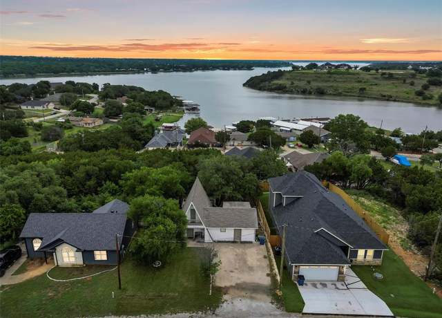 Property at 2707 Austin Dr, Granbury, TX 76048, 2 beds, 2 baths