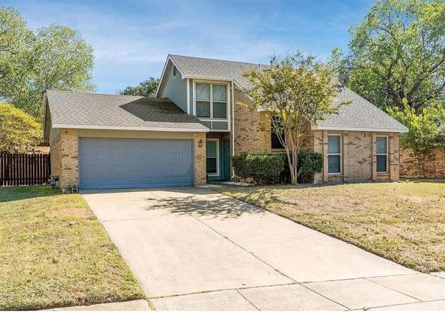 Property at 707 Creekside Dr, Euless, TX 76040, 4 beds, 2 baths