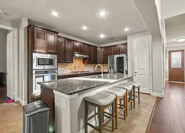 Property at 1104 Bentley Dr, Roanoke, TX 76262, 4 beds, 2.5 baths