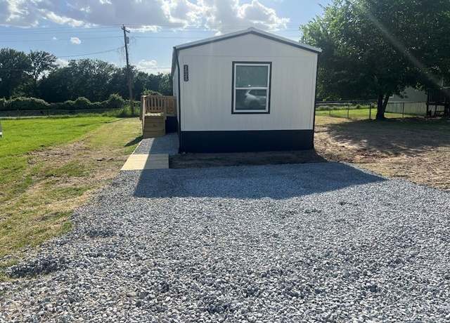 Property at 1525 Lark Ct, Pelican Bay, TX 76020, 3 beds, 2 baths