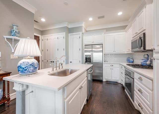 Property at 33 Main St #260, Colleyville, TX 76034, 2 beds, 2 baths