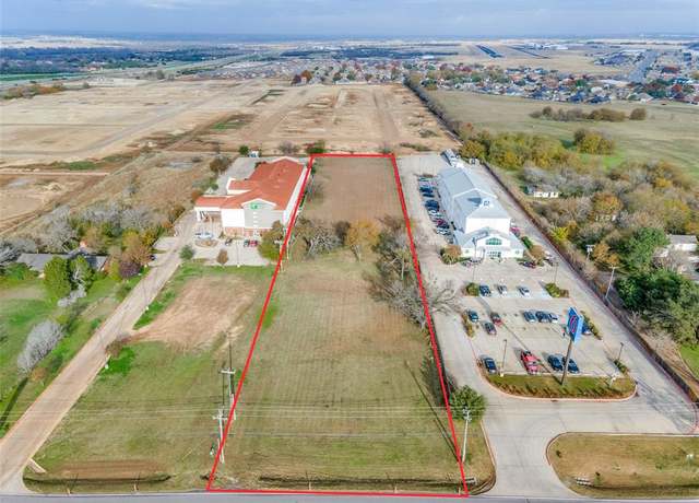 Property at 1724 W Henderson St, Cleburne, TX 76033