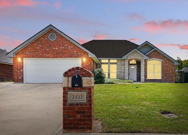Property at 2433 Township Ct, Abilene, TX 79601, 3 beds, 2 baths