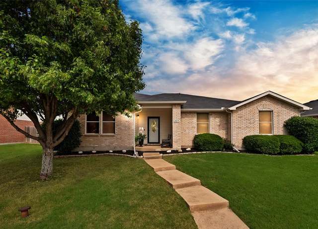 Property at 1819 Wildrose Dr, Rockwall, TX 75032, 3 beds, 2 baths