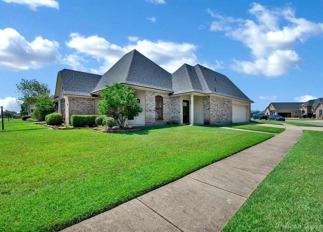 Property at 1111 Creole Dr, Bossier City, LA 71111, 4 beds, 3 baths