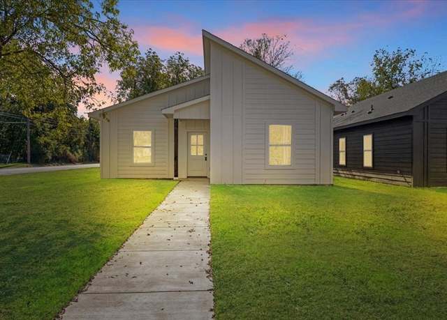 Property at 216 E Park Ave, Sherman, TX 75090, 3 beds, 2 baths