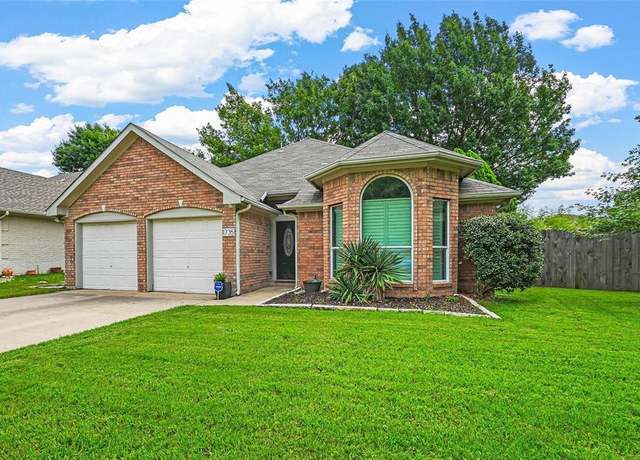 Property at 1735 Parkwood Dr, Grapevine, TX 76051, 3 beds, 2 baths