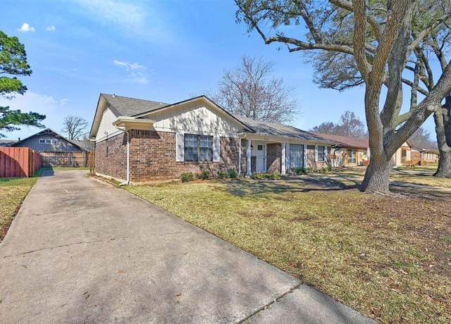 Property at 2924 Mimosa Dr, Sherman, TX 75092, 3 beds, 2 baths