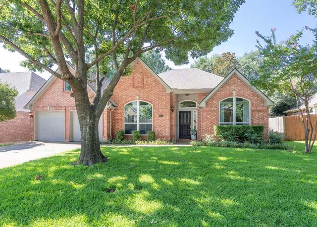 Property at 1919 Fair Field Dr, Grapevine, TX 76051, 4 beds, 2.5 baths
