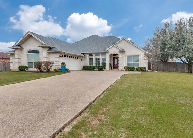 Property at 2301 E Emerald Bend Ct, Granbury, TX 76049, 3 beds, 2.5 baths