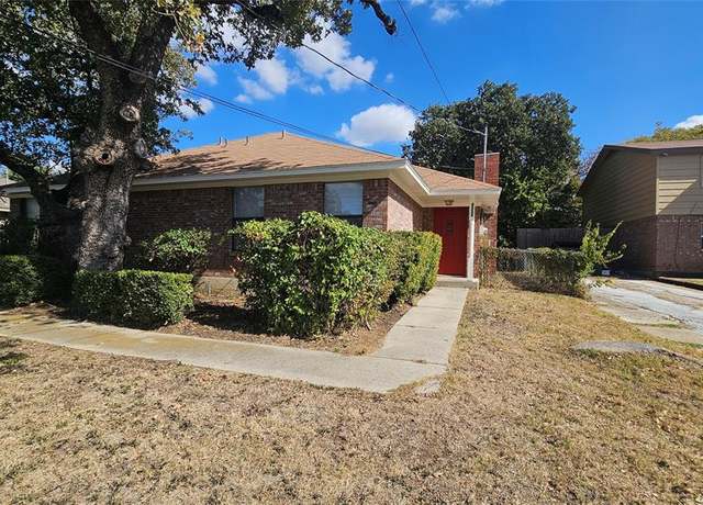 Property at 2200 Bolivar St, Denton, TX 76201, 4 beds, 4 baths
