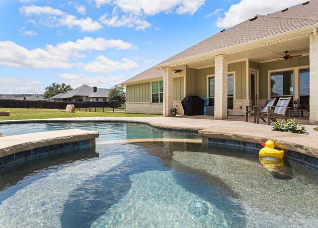 Property at 551 Williamson Rd, Granbury, TX 76048, 4 beds, 3 baths
