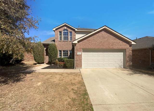 Property at 2825 Muskrat Dr, Fort Worth, TX 76244, 3 beds, 2.5 baths