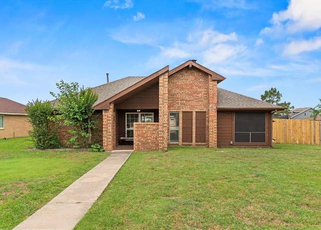 Property at 2000 Arles Ln, Carrollton, TX 75007, 3 beds, 2 baths