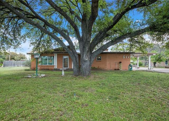Property at 611 N Avenue Q St, Clifton, TX 76634, 3 beds, 2 baths