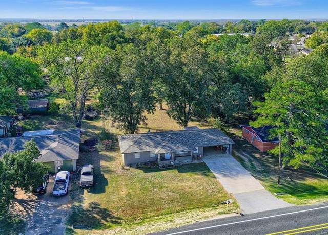 Property at 606 E Woodland St, Collinsville, TX 76233, 3 beds, 2 baths