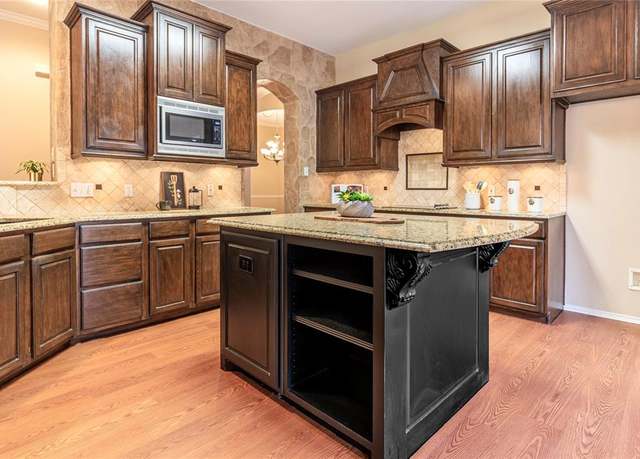 Property at 5905 Meadowcrest Ln, Sachse, TX 75048, 4 beds, 2 baths