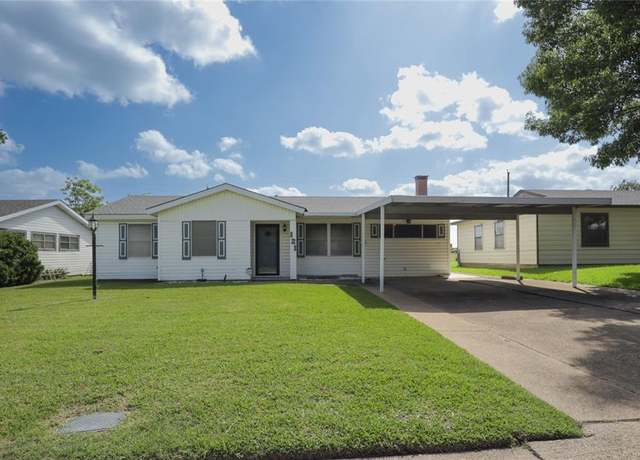 Property at 121 Highland Dr, Ennis, TX 75119, 3 beds, 1.5 baths