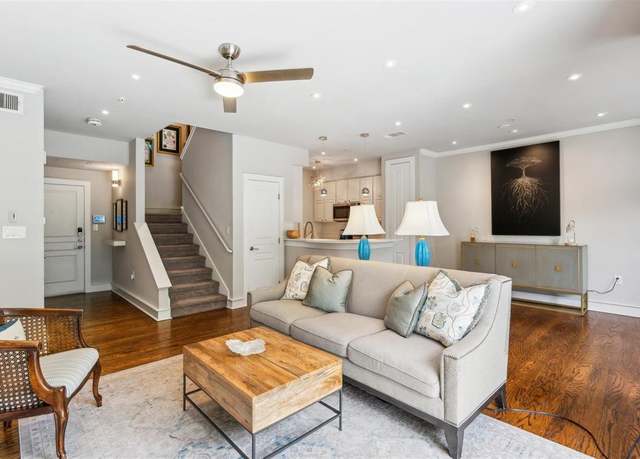 Property at 3333 Darcy St #2201, Fort Worth, TX 76107, 2 beds, 2.5 baths