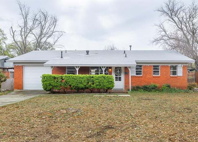 Property at 2105 S Pine St, Brady, TX 76825, 3 beds, 1 bath