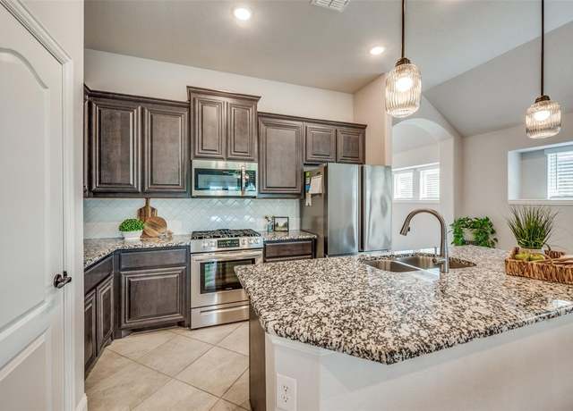 Property at 8700 White Rock Ln, Denton, TX 76226, 3 beds, 2 baths
