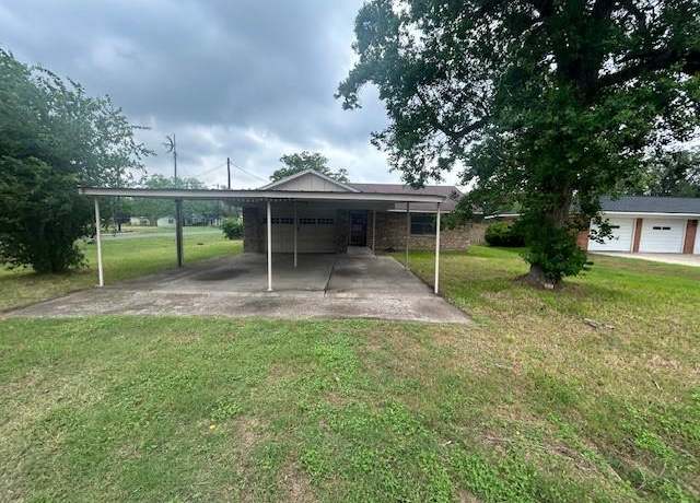 Property at 340 N West St, Yorktown, TX 78164, 3 beds, 1.5 baths