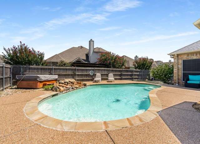 Property at 1510 Oxford Dr, Mansfield, TX 76063, 5 beds, 2.5 baths