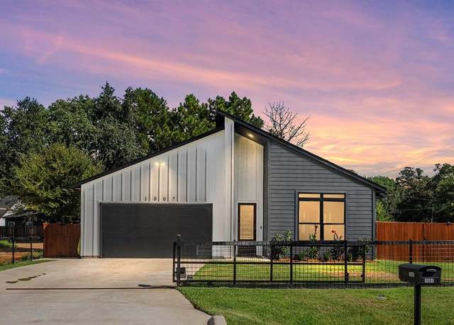 Property at 1007 Maloma Ct, Tool, TX 75143, 3 beds, 2.5 baths