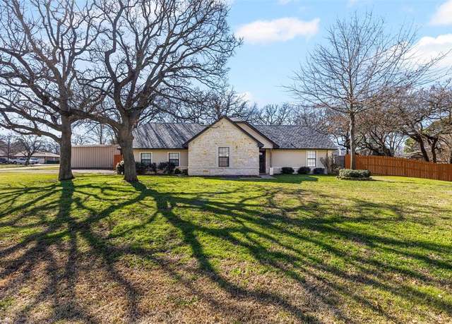 Property at 652 Holly Dr, Burleson, TX 76028, 3 beds, 3 baths