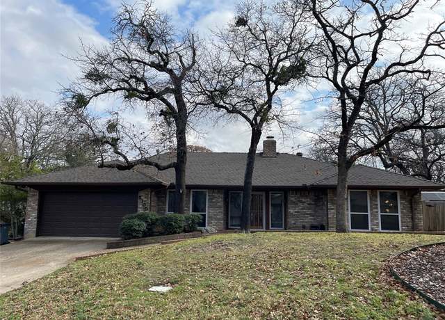 Property at 5700 Trail Crest Dr, Arlington, TX 76017, 3 beds, 2 baths