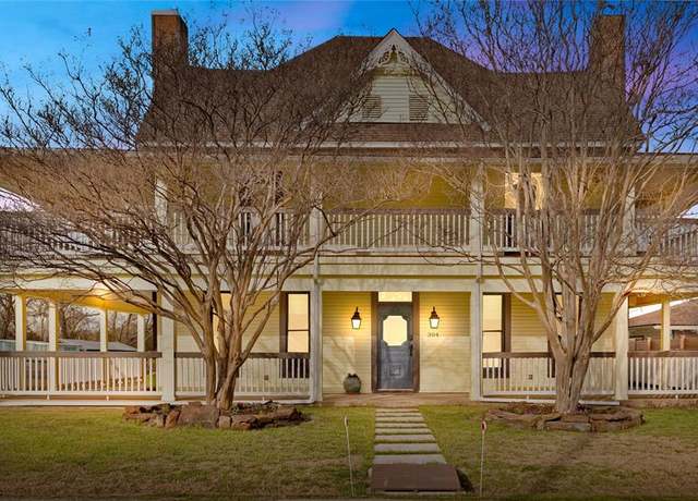 Property at 304 N Church St, Pilot Point, TX 76258, 3 beds, 3 baths