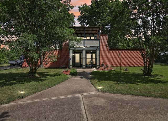 Property at 203 Goodson Way, Denton, TX 76207, 3 beds, 2 baths