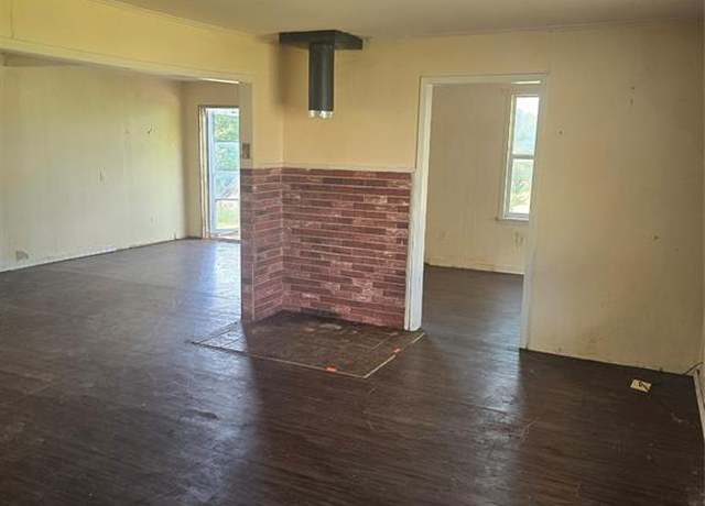 Property at 164 Broken Arrow, Comanche, TX 76442, 3 beds, 1.5 baths