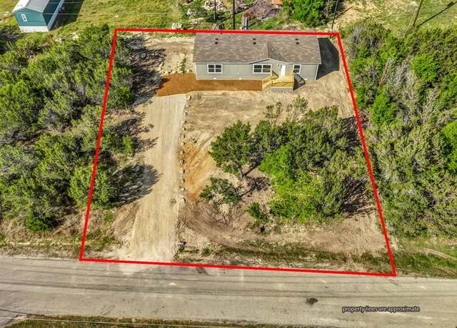 Property at 4424 Poplar Dr, Granbury, TX 76048, 3 beds, 2 baths
