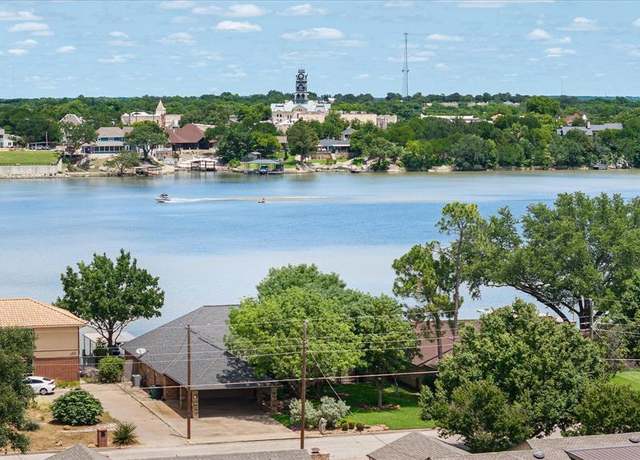 Property at 214 Bahama Ct, Granbury, TX 76048, 3 beds, 2 baths