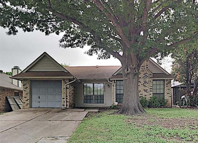 Property at 2417 Busch Dr, Arlington, TX 76014, 3 beds, 2 baths