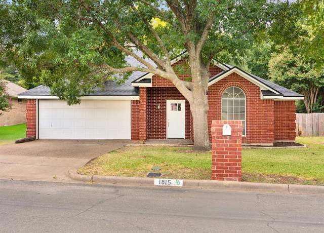 Property at 1815 Real Dr, Waco, TX 76712, 3 beds, 2 baths