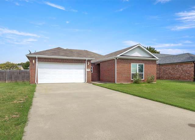 Property at 702 Haworth Ln, Gunter, TX 75058, 4 beds, 2 baths