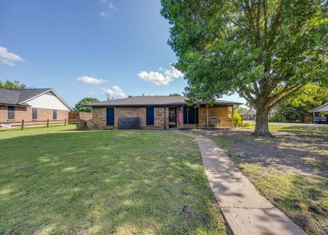 Property at 201 E Short St, Leonard, TX 75452, 3 beds, 2 baths