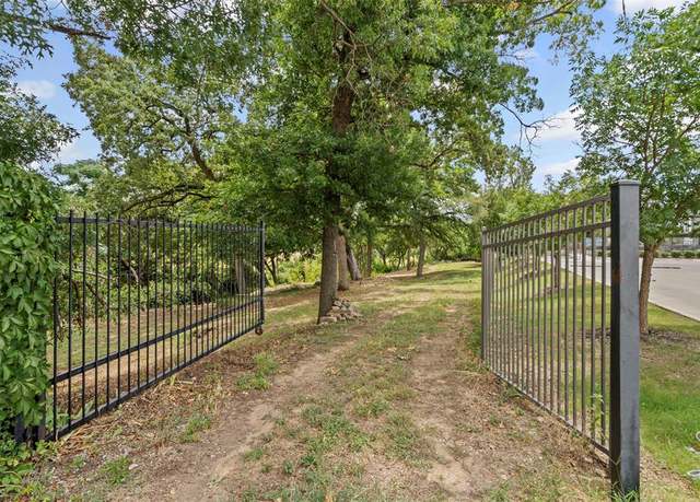 Property at 501 Nursery Ln, Fort Worth, TX 76114