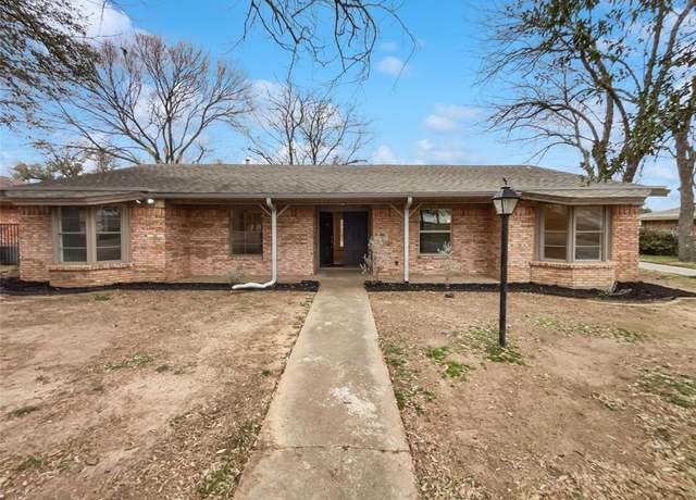 Property at 1224 Briarwood Dr, Cleburne, TX 76033, 4 beds, 2 baths