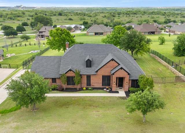 Property at 10500 Los Rios Dr, Fort Worth, TX 76179, 4 beds, 3 baths