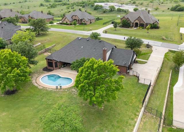 Property at 10500 Los Rios Dr, Fort Worth, TX 76179, 4 beds, 3 baths
