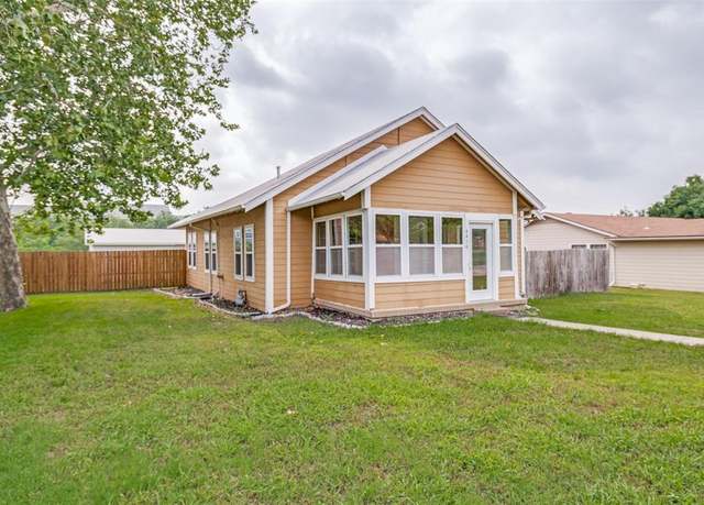 Property at 4410 Commerce St, Rowlett, TX 75088, 3 beds, 1 bath