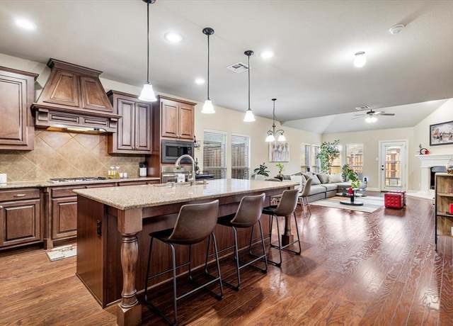 Property at 9626 Lance Dr, Frisco, TX 75035, 4 beds, 3.5 baths