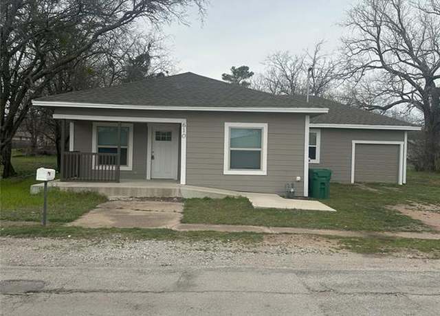Property at 610 N Mason St, Bowie, TX 76230, 4 beds, 2 baths
