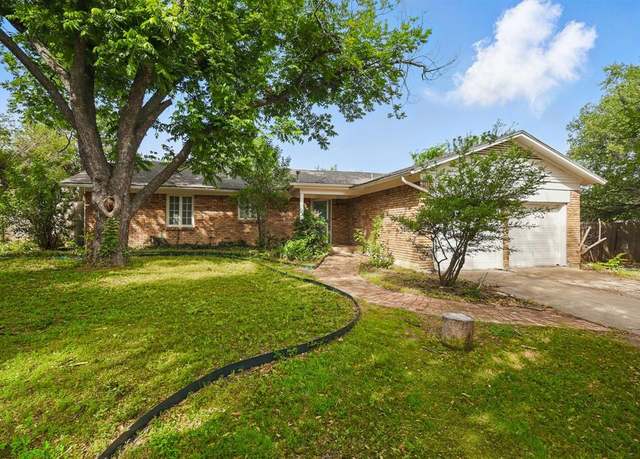 Property at 4900 Vega Ct E, Fort Worth, TX 76133, 3 beds, 2 baths